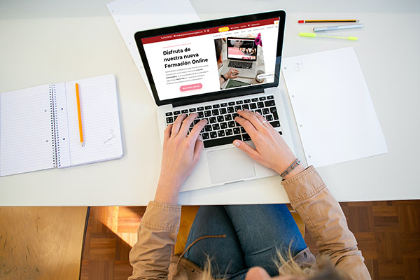 ¿CÓMO RECONOCER UNA BUENA FORMACIÓN ONLINE DE PELUQUERÍA?